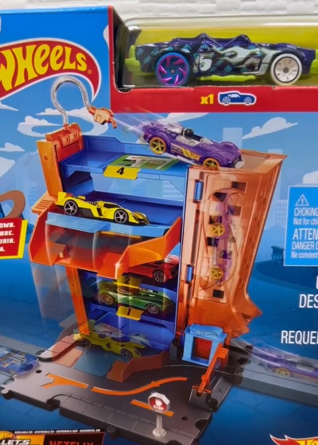 Amazon.co.jp: Hot Wheels City Toy Car Track Set Downtown Car Park